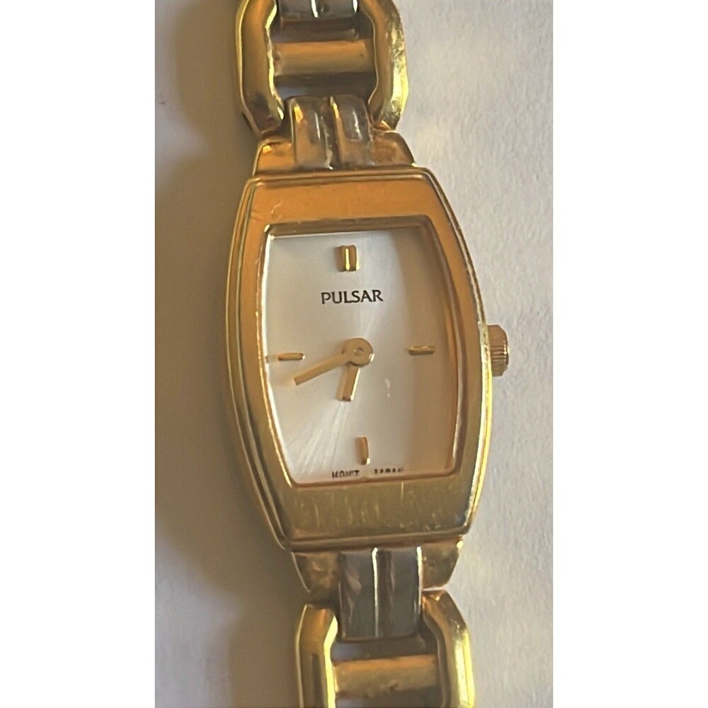 Vintage Womenâs Pulsar Watch Gold Silver Reversible Band